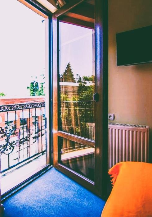 The Rogashome Tbilisi Luaran gambar