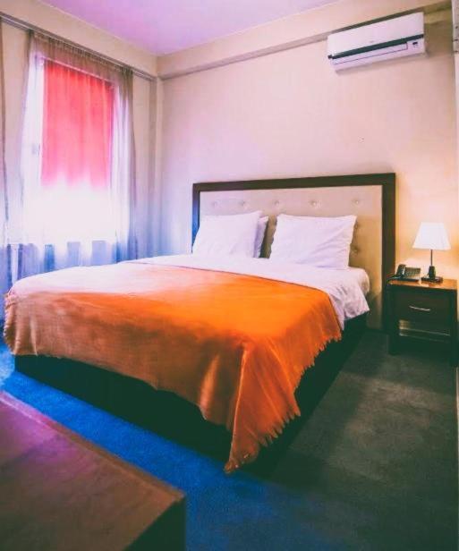 The Rogashome Tbilisi Luaran gambar